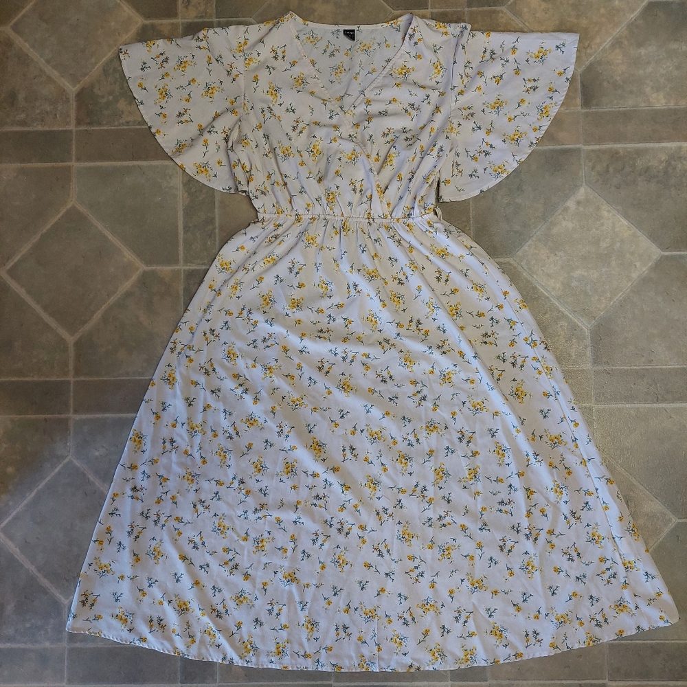 Dreimp Womens Floral Fit Flare V Neck Cream Flutter Sleeves Dress Medium 6